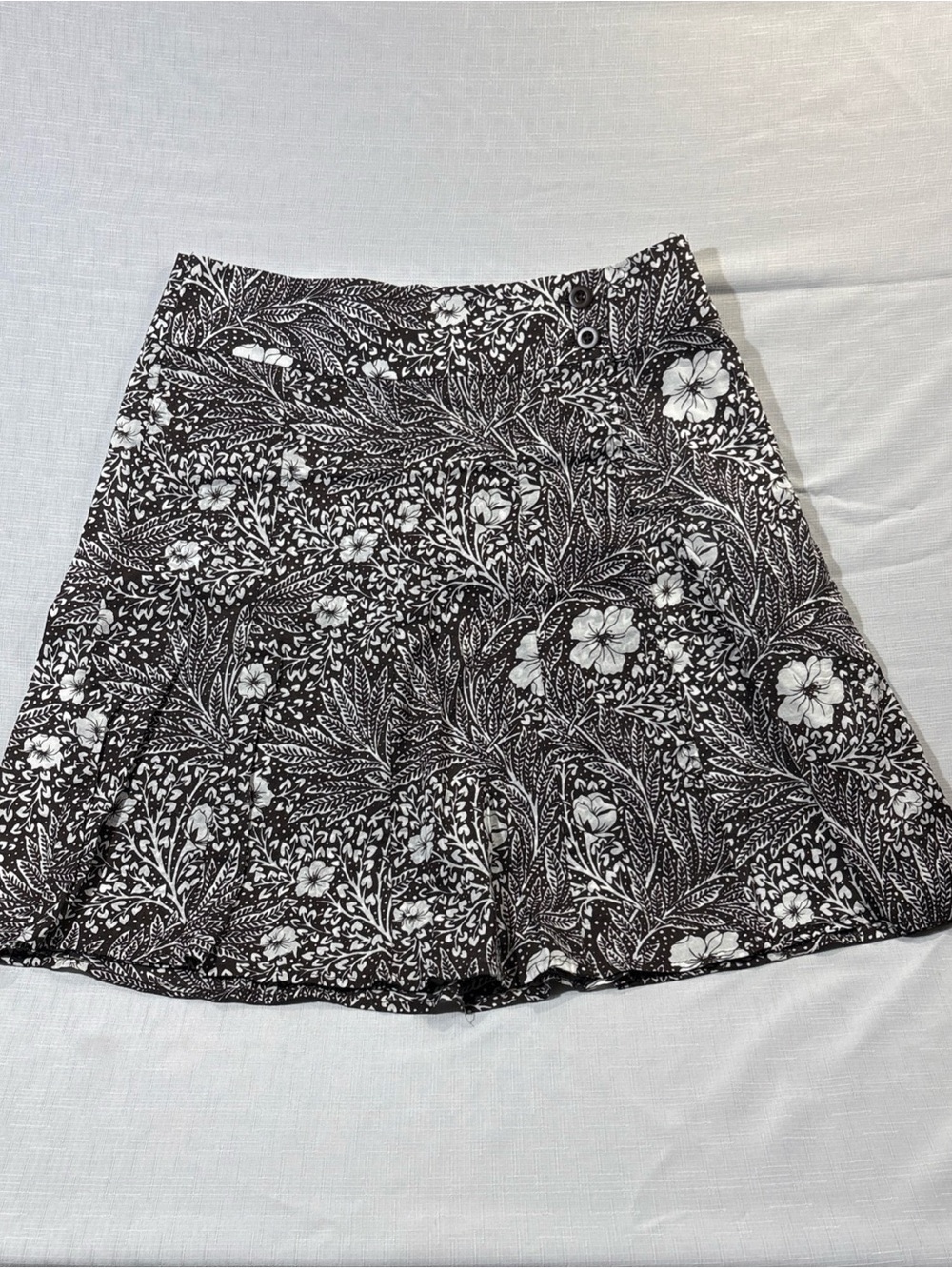 Ann Taylor Black and White Floral Skater Skirt